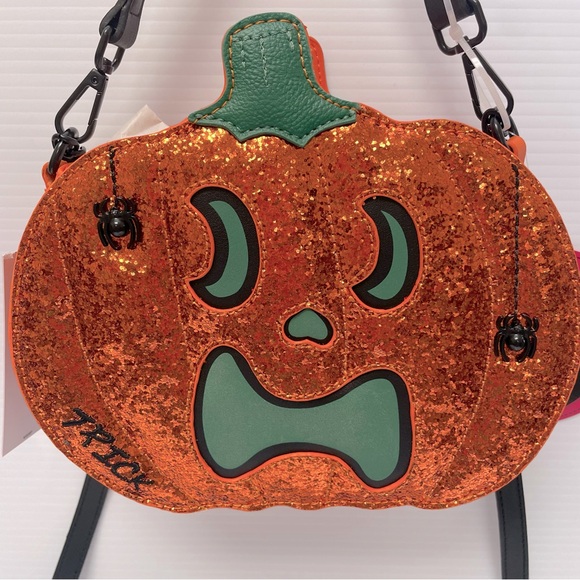NWT Betsey Johnson Glow In The Dark Halloween Pumpkin Purse - Picture 4 of 14